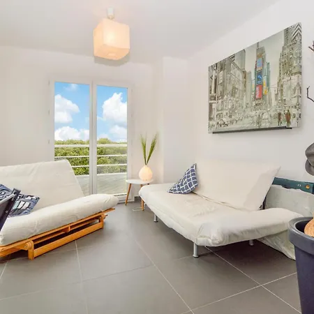 Holiday home Amazing In With Kitchen Pigna