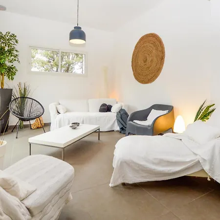 Holiday home Amazing In With Kitchen Pigna